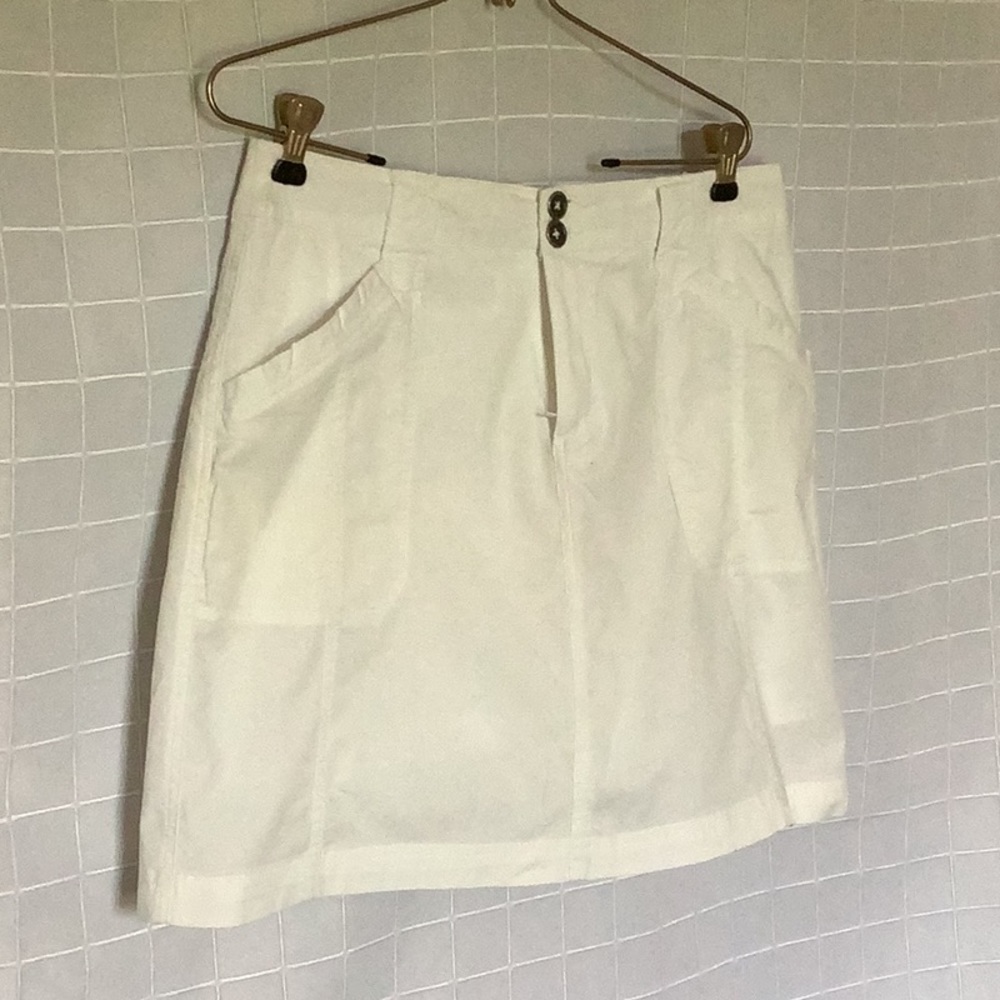 Dress Barn WhiteCargo Skort Size 8